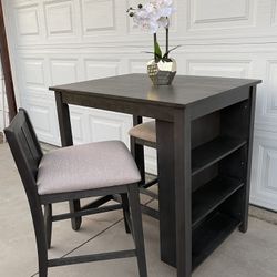 Beautiful Gray Dinner Table With Chairs  New 
