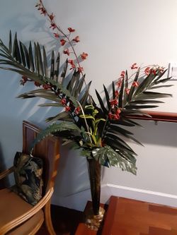 Tropical Plant / Fern In Glass Vase .