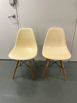 Set of 2 Eames inspired Eiffel chairs with wood legs