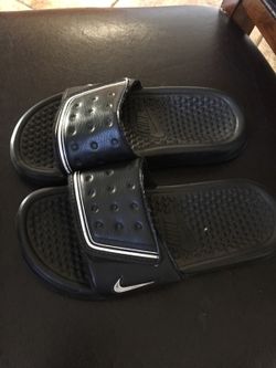 NIKE sandals size 2Y