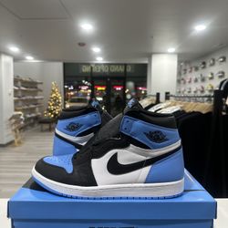 Brand New Jordan 1 Retro High OG UNC Toe size 12M