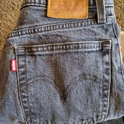 Womens Levi's $5- Please read description. 