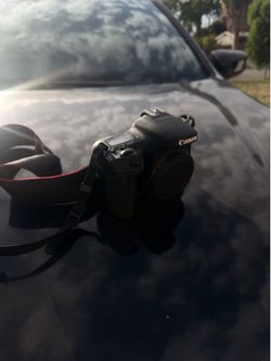 Canon eos 77d camera