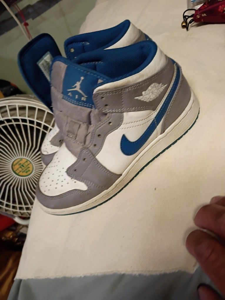Nike Air Jordans 4Y No Laces