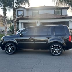 2012 HONDA  PILOT  TOURING— CLEAN TITLE