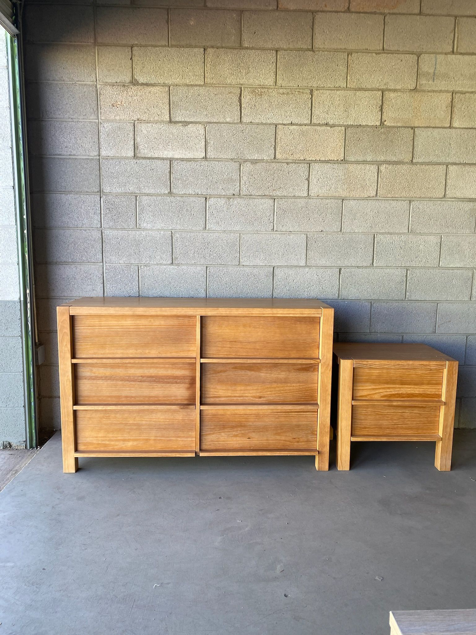 2 for Sale / Price Per Dresser / beautiful Solid Wood 6 Drawer Dresser 