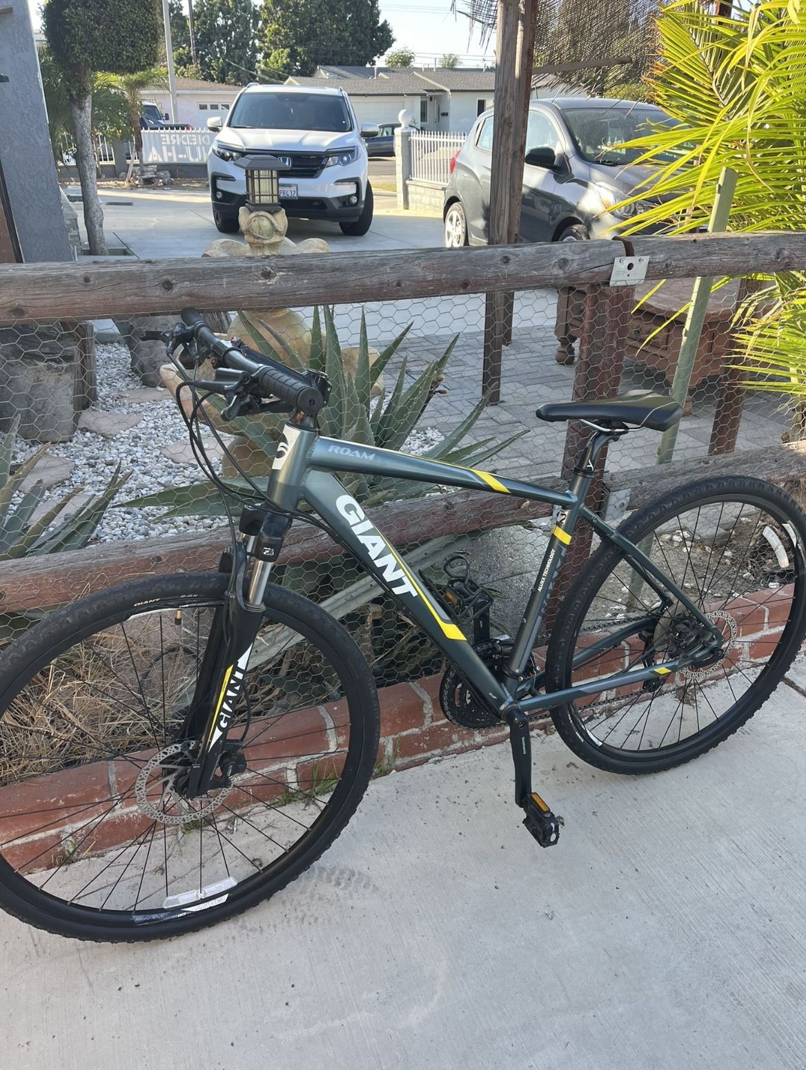 Giant Hybrid Bike Size M