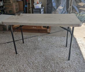 Folding table