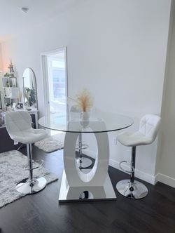 Luxury White Dining Table + 4 Swivel Stools