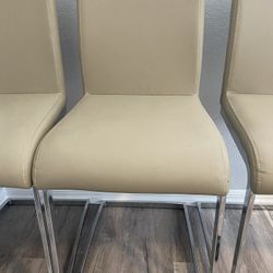 3 Bar Stools 23’’ Like New 100$each Total 300$