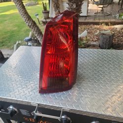 2003  Cadillac CTS  Tail Light Right Side (Pasanger  Side).