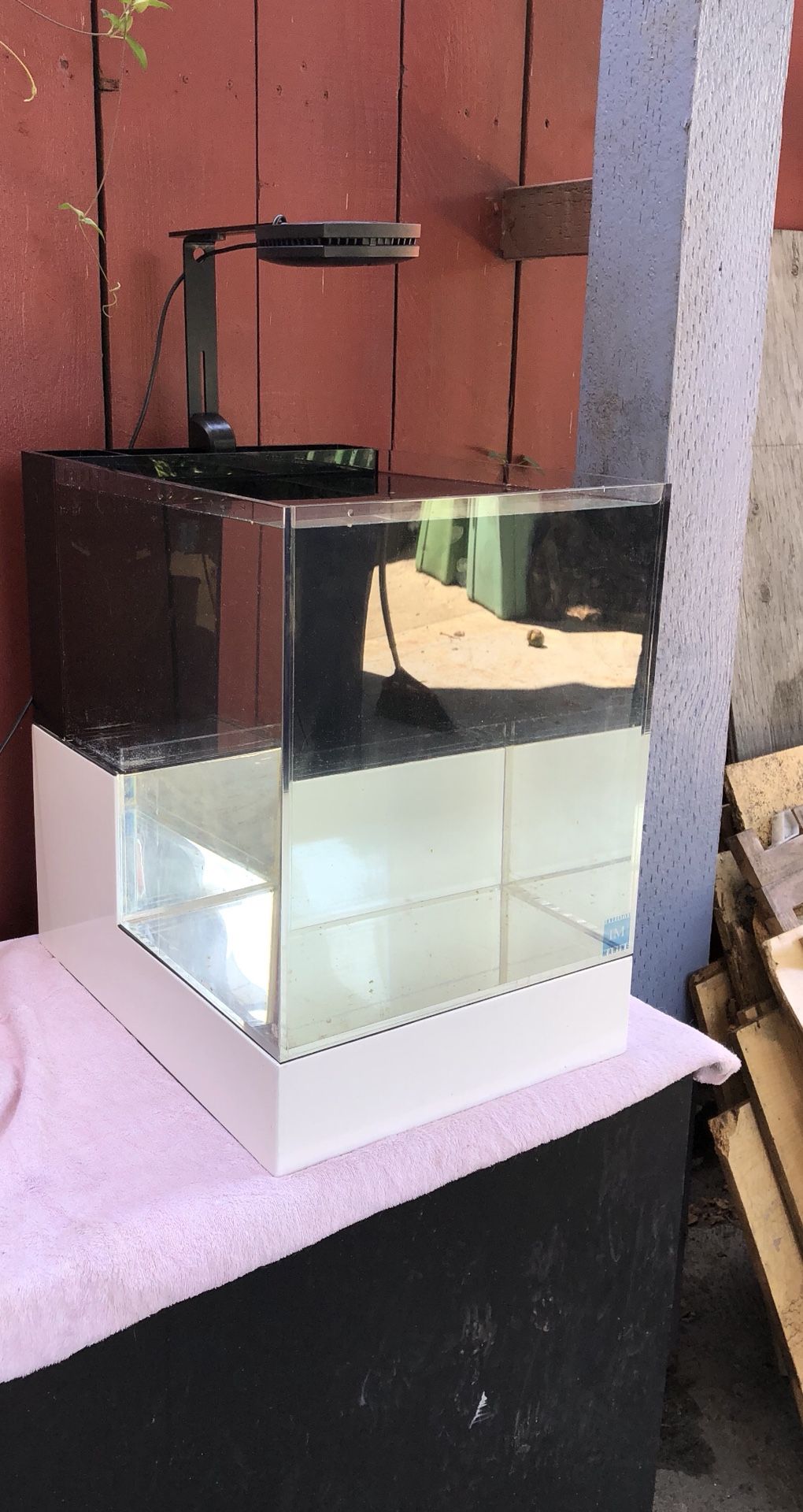 Innovative Marine 20 Gallon abyss peninsula drop off Tank