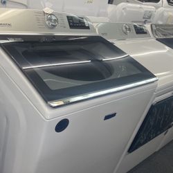 New Scratch And Dent Maytag Washer And Dryer Set. 1 Year Manufacture Warranty 