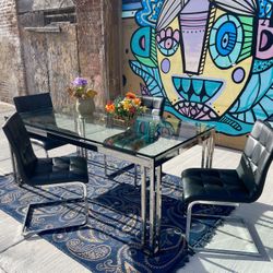 Luxurious Modern Thick Glass Table With 4 Tubular Chairs(Delivery Available)