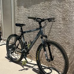 Trek 4500 Mountain Bike In Good Condition Ready To Ride  19.5” Frame Size Can Fits Riders 5’6” - 6’2” 
