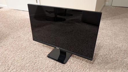 Dell Ultra-slim 23-inch Full HD (1920 x 1080) LED-backlit IPS monitor x2