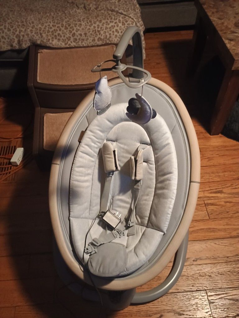 Maxi-Cosi Baby Swing/Rocker – Excellent Condition