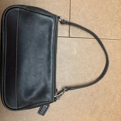 VINTAGE Coach Hampton Black Leather Shoulder Bag (F3S-7785)