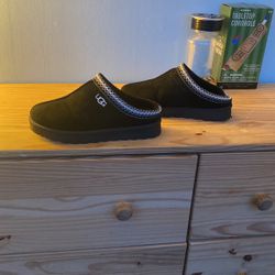 UGGs black