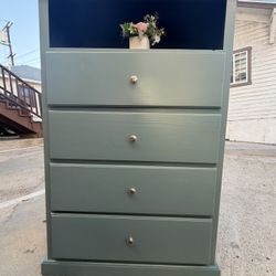 Beautiful Dresser ✨✨ Real Wood (pine) 