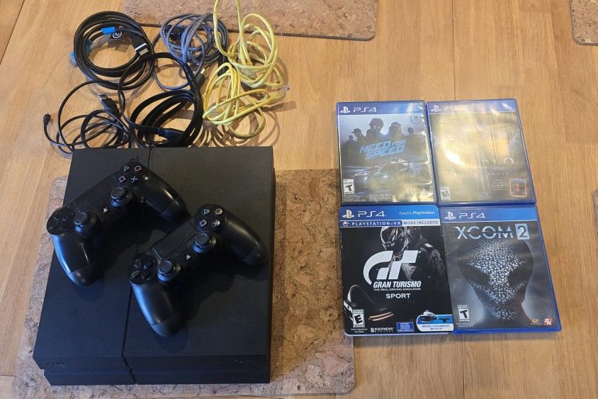 SONY PS4 500Gb + 4x Games (as new)
