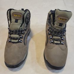 Hi-Tec Men's Coronado Hiking Boots in size 9.5