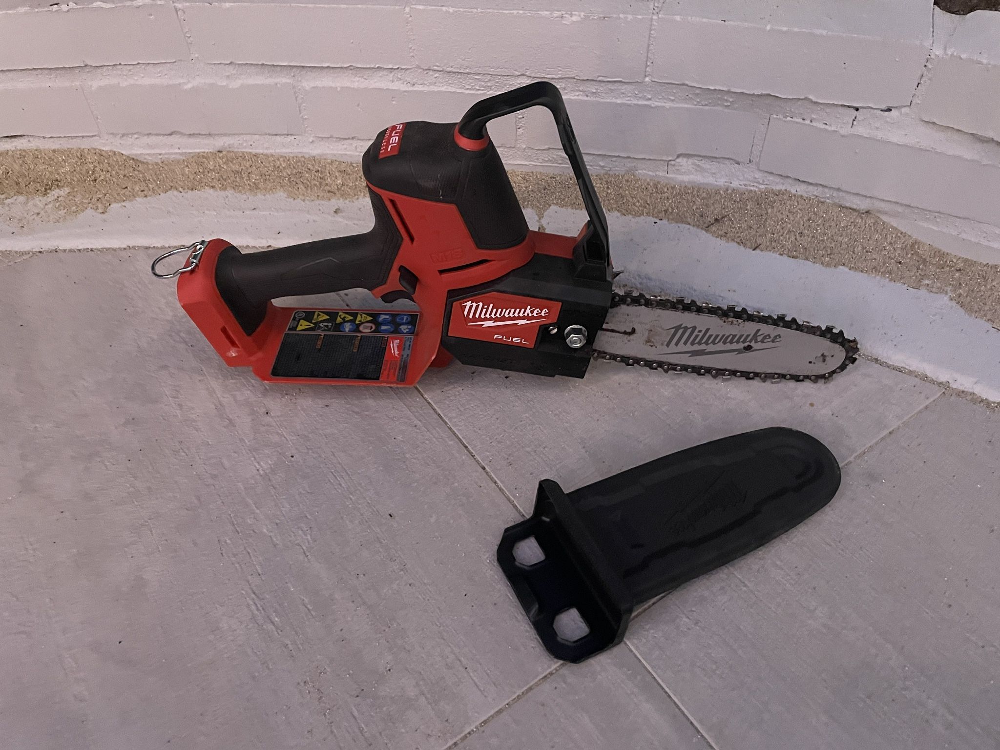 Milwaukee Hatchet Pruning Saw M18