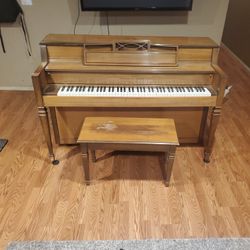 Working Upright Piano (Check Description)
