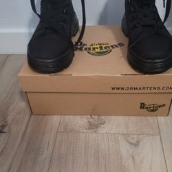 Dr. Martens Combs Boot BLACK