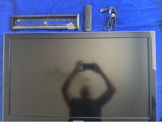 Samsung LN40C630K1F 40” tv with base and generic remote