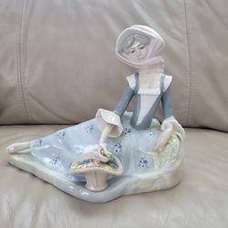 Beautiful Porcelain Lady With Flowers