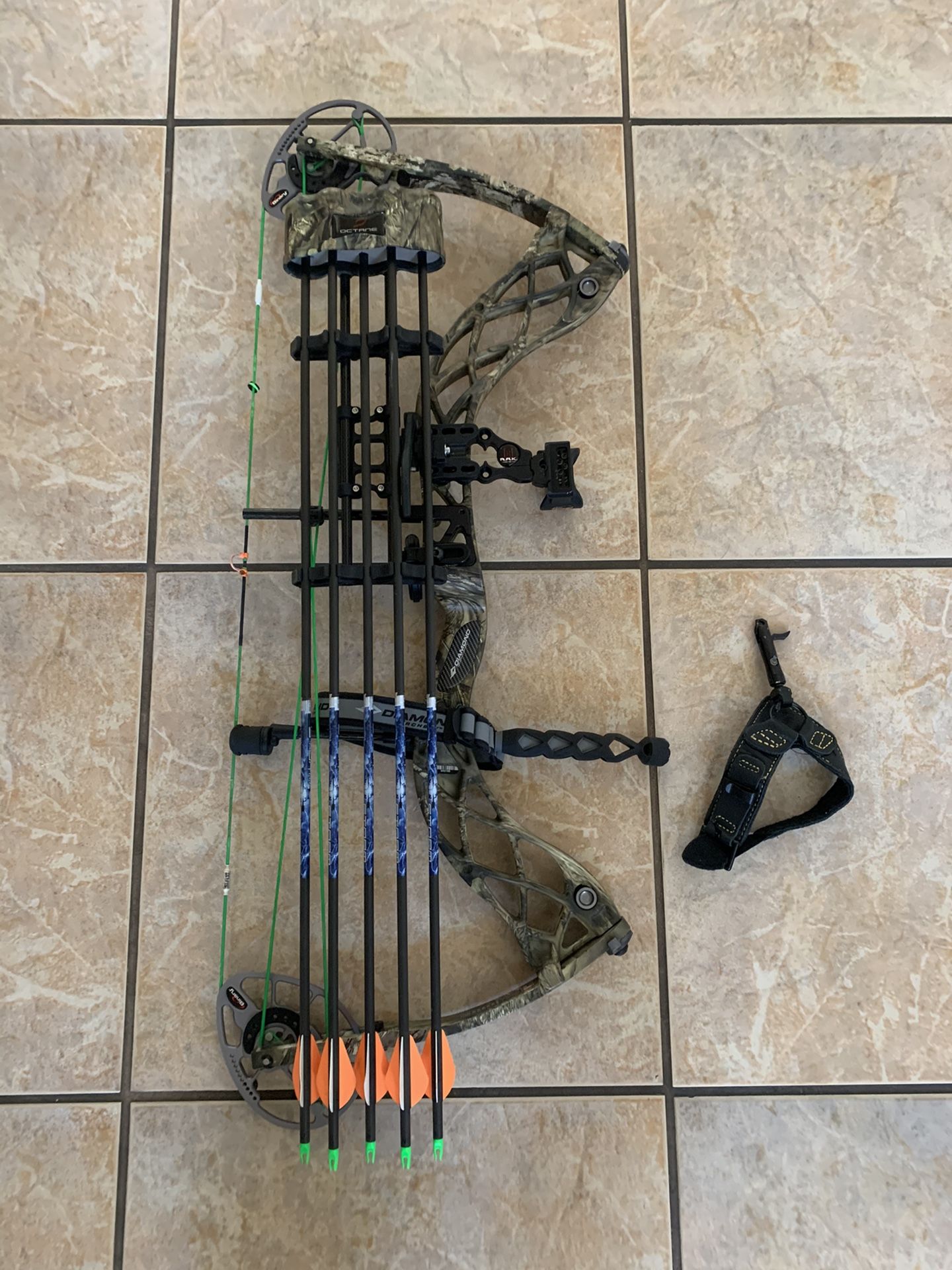 2020 Diamond Deploy SB Carbon Compound Hunting Bow
