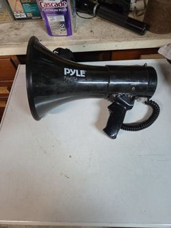 Blow horn loud speaker.