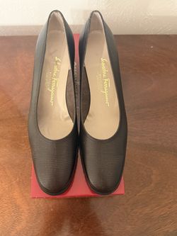Salvatore Ferragamo DONNINA Vintage Brown Lizard-Print Calf Pumps 9.5 AA Italy