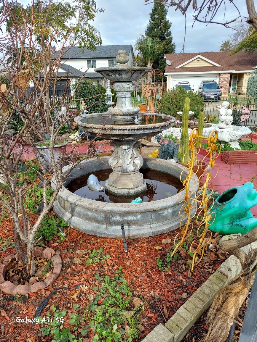 Large Water Fountain 