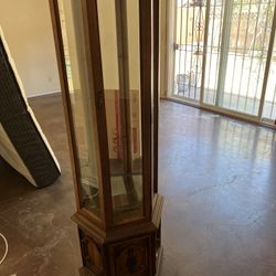 Curio Cabinets 
