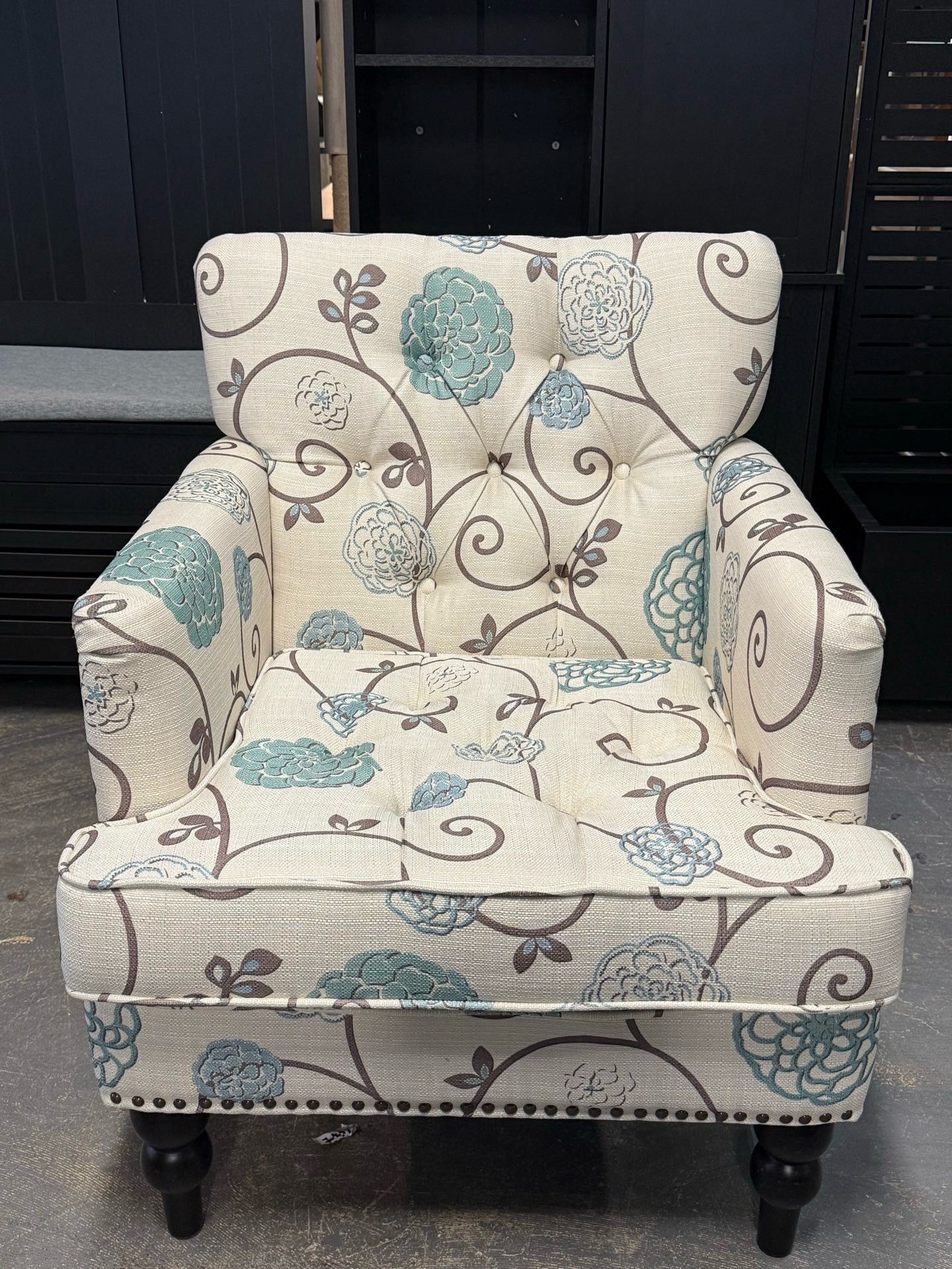 Floral Fabric Club Chair with Nailhead Accents (White ) π°120$