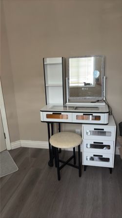 Light up Makeup Vanity
