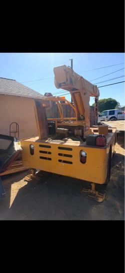 Yellow Carry Deck Crane Heavy Equipment DROTT85RM2