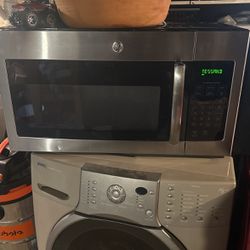 I am selling a microwave in good condition.