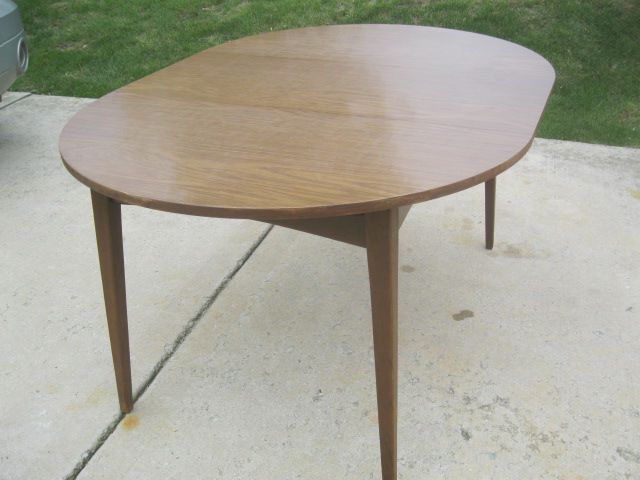 Yummy! Mid Century Modern Lane Round to Oval Dining Kitchen Table
