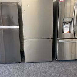 HiSense Refrigerator With Bottom Freezer ET4O