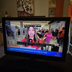 Samsung HD LCD 32"TV  No Smart. 