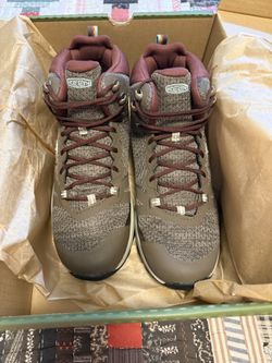 Keen Women’s Hiking Boots Size 9.5