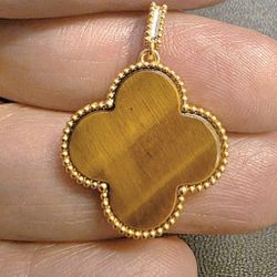 💛18k Gold And Tiger Eye Clover Pendant 