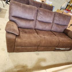 Sofa Recliner Only One. 
