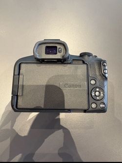 Canon R50