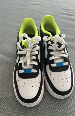 Boy Nike shoe size 4.5