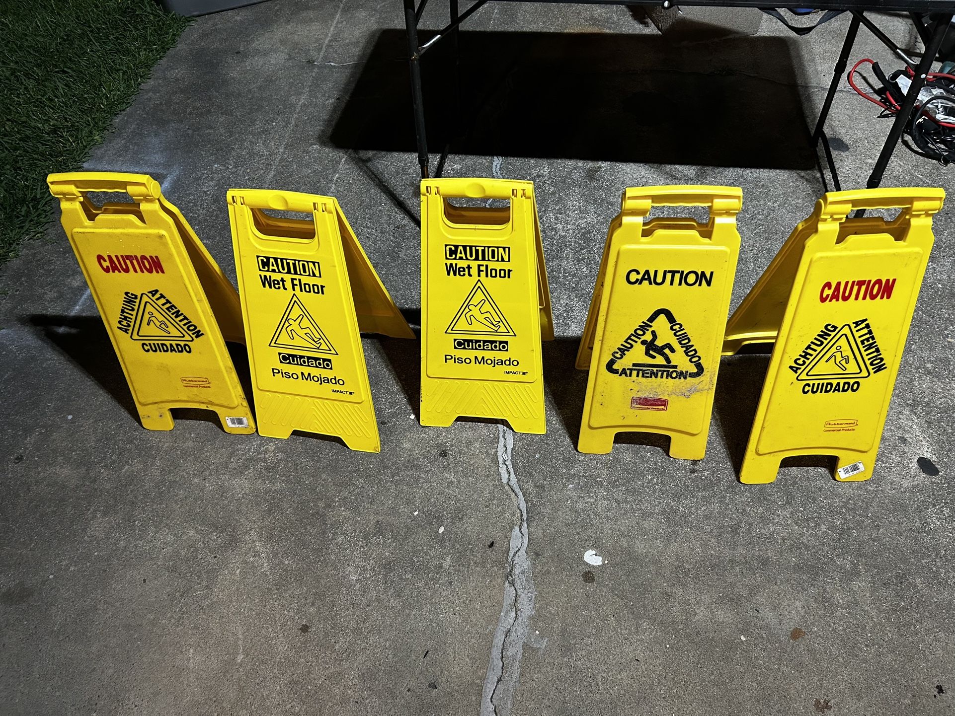 Wet Floor Sign (count of 5)