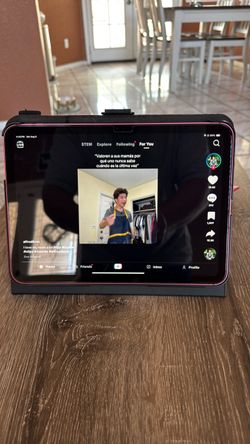 IPAD Model A2757 cellular  w/case